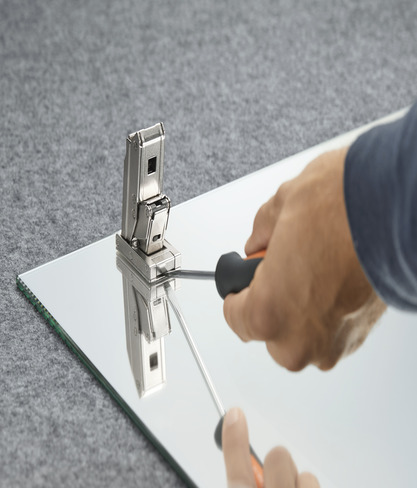 bisagra de blum, para muebles con frente de vidrio sin perforar