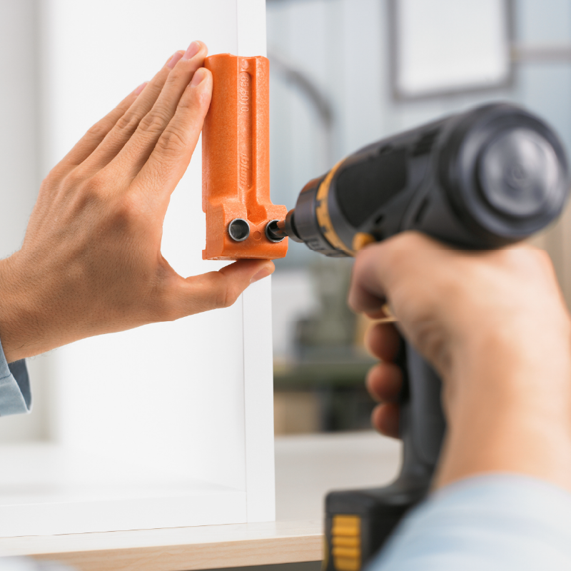 Permite taladrar la sposiciones de fijación de los frentes